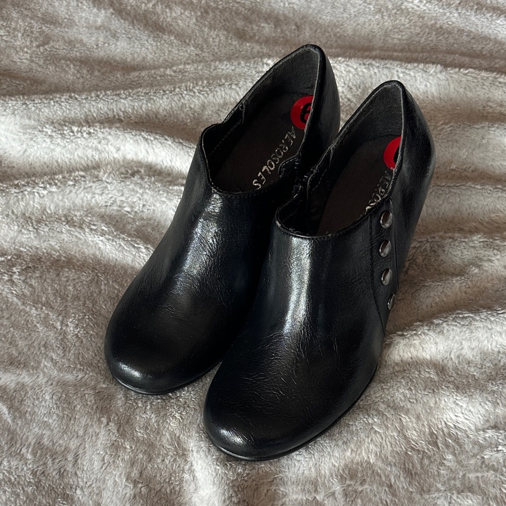 AEROSOLES Black Leather Wedge Booties with Side Button Detail